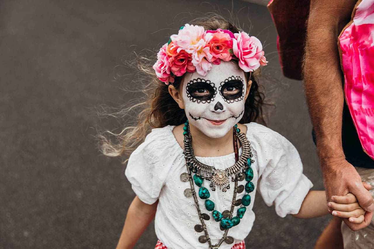 Day of the dead costume girl
